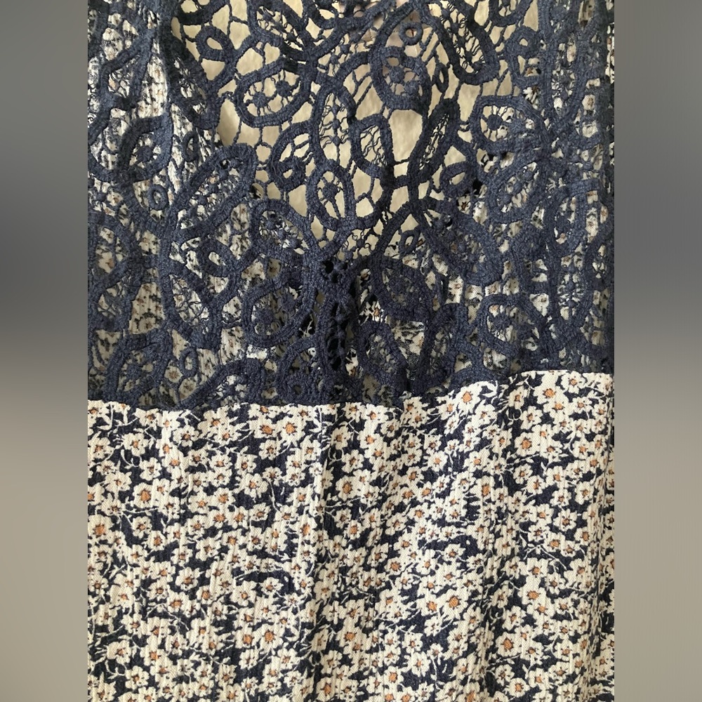 🌸 3/$15 EUC Cape juby romper - Picture 3 of 14
